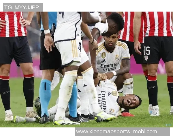 维尼修斯被换下场后对马斯坦托诺表达不满引发关注